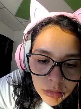 Snapshot of Miss_kittyX chatting on 06-17-26, 12:02 Miss kittyX online show from 06-17-26, 12:02