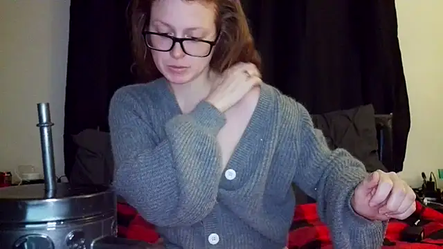poisonivyy95 online show from 06-04-26, 01:44