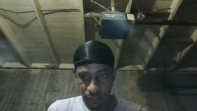Snapshot of Leo99842 chatting on 06-25-26, 02:33 Leo99842 online show from 06-25-26, 02:33