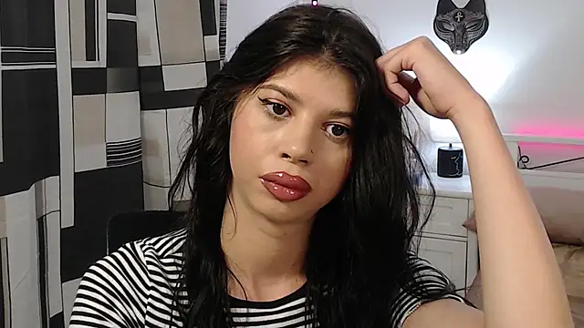 Snapshot of Student_Zebra20 chatting on 06-13-26, 01:58 Student Zebra20 online show from 06-13-26, 01:58
