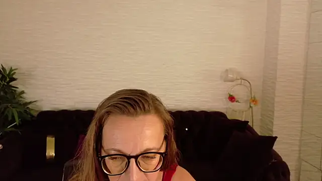 Snapshot of SiennaShinee chatting on 07-19-26, 07:39 SiennaShinee online show from 07-19-26, 07:39