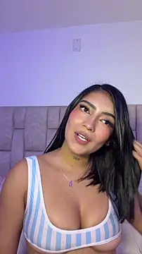 Snapshot of Nicolegh_ chatting on 06-17-26, 02:03 Nicolegh online show from 06-17-26, 02:03