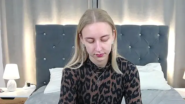 Snapshot of LirienVexx chatting on 06-27-26, 04:06 LirienVexx online show from 06-27-26, 04:06