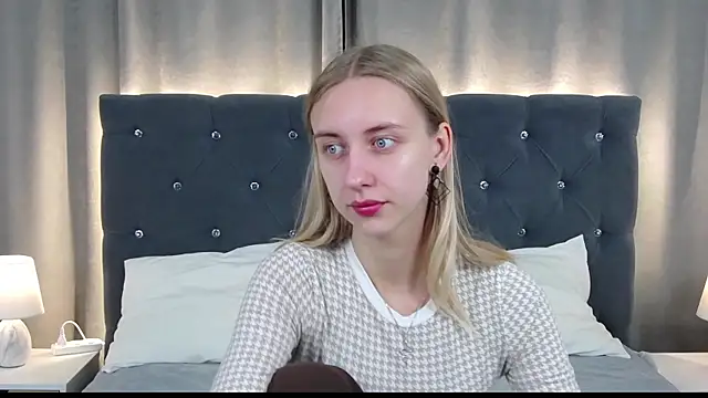 Snapshot of LirienVexx chatting on 07-19-26, 03:54 LirienVexx online show from 07-19-26, 03:54
