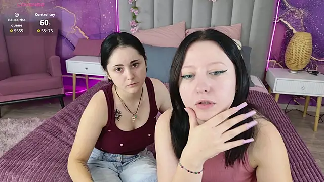 Snapshot of RuthHalll chatting on 07-18-26, 10:08 RuthHalll online show from 07-18-26, 10:08