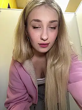 Snapshot of Polly_Pop chatting on 07-05-26, 01:51 Polly Pop online show from 07-05-26, 01:51
