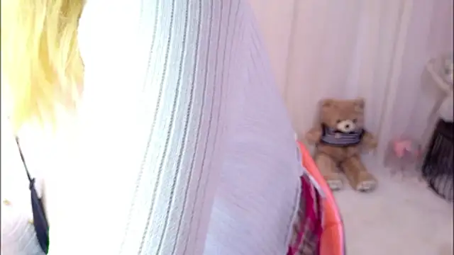 Snapshot of YaMi-11 chatting on 06-21-26, 04:31 YaMi-11 online show from 06-21-26, 04:31