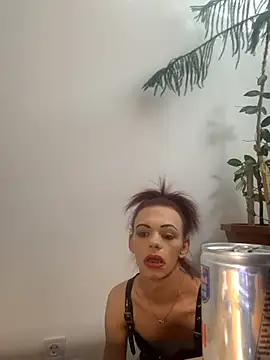 Snapshot of translady19 chatting on 06-19-26, 12:48 translady19 online show from 06-19-26, 12:48