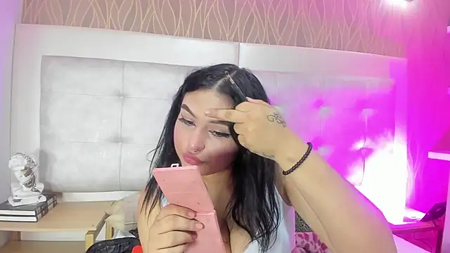 NaomiWhite  online show from 07-18-26, 08:12