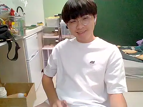 Snapshot of Yang_571 chatting on 07-07-26, 04:33 Yang 571 online show from 07-07-26, 04:33
