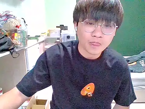 Snapshot of Yang_571 chatting on 07-16-26, 03:40 Yang 571 online show from 07-16-26, 03:40
