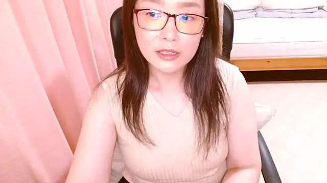 Snapshot of LENA-xo chatting on 06-27-26, 07:13 LENA-xo online show from 06-27-26, 07:13