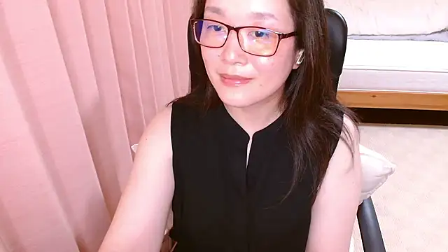 Snapshot of LENA-xo chatting on 07-02-26, 04:02 LENA-xo online show from 07-02-26, 04:02
