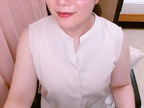 Snapshot of LENA-xo chatting on 07-06-26, 03:14 LENA-xo online show from 07-06-26, 03:14