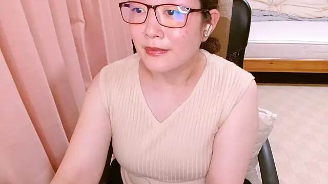 Snapshot of LENA-xo chatting on 07-09-26, 02:43 LENA-xo online show from 07-09-26, 02:43