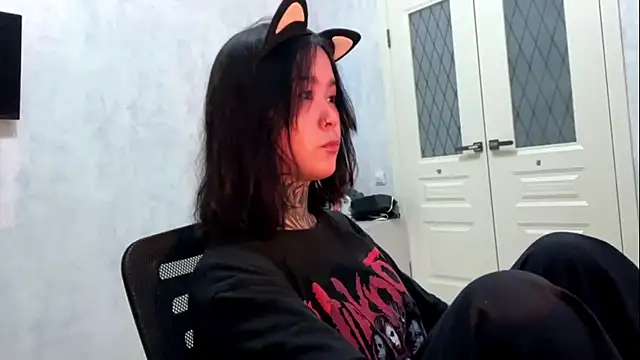 Snapshot of staryrose chatting on 06-12-26, 04:17 staryrose online show from 06-12-26, 04:17