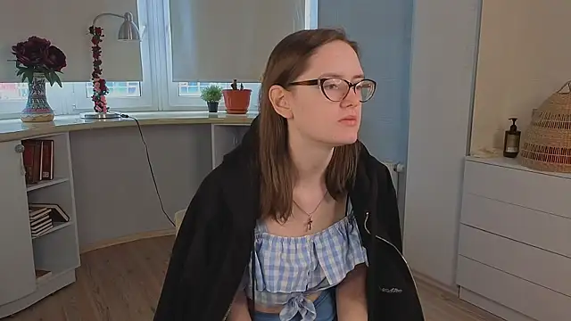 EstelaWeninger online show from 06-30-26, 04:02