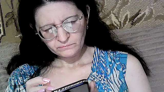 Snapshot of Dear_Annet chatting on 06-15-26, 10:12 Dear Annet online show from 06-15-26, 10:12