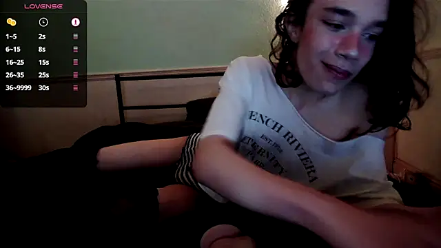 Snapshot of Straything chatting on 06-15-26, 08:55 Straything online show from 06-15-26, 08:55