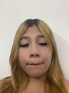Snapshot of zury_cute1 chatting on 06-11-26, 03:48 zury cute1 online show from 06-11-26, 03:48