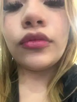 Snapshot of zury_cute1 chatting on 06-22-26, 12:56 zury cute1 online show from 06-22-26, 12:56