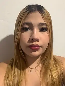 Snapshot of zury_cute1 chatting on 06-23-26, 01:03 zury cute1 online show from 06-23-26, 01:03