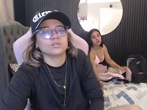couple thonsom online show from 06-05-26, 02:45