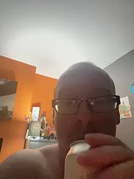 Snapshot of Palered chatting on 07-11-26, 01:52 Palered online show from 07-11-26, 01:52
