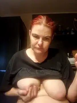 Snapshot of GoldenWifee chatting on 07-14-26, 04:17 GoldenWifee online show from 07-14-26, 04:17