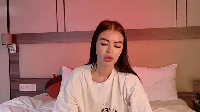 leonameilee online show from 06-24-26, 06:12