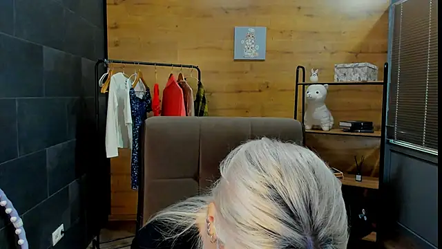 DaisyHopkins online show from 06-20-26, 09:45