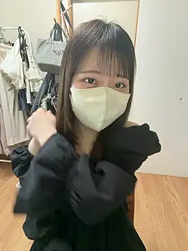Snapshot of Miiruuu75 chatting on 06-10-26, 12:11 Miiruuu75 online show from 06-10-26, 12:11