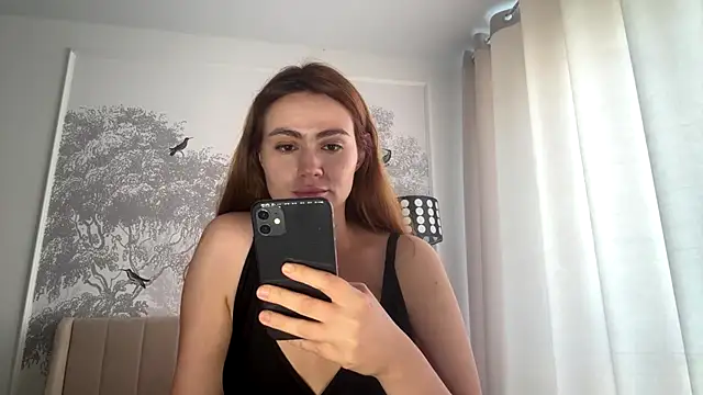 Snapshot of LolaOops chatting on 06-19-26, 06:07 LolaOops online show from 06-19-26, 06:07