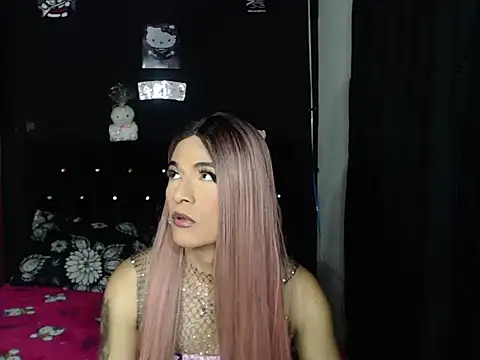 Snapshot of madame_kitty chatting on 07-08-26, 09:08 madame kitty online show from 07-08-26, 09:08