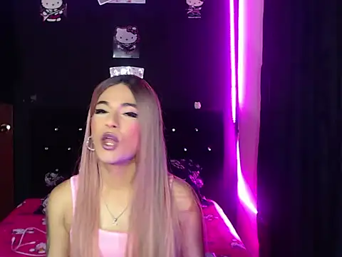 Snapshot of madame_kitty chatting on 07-10-26, 03:00 madame kitty online show from 07-10-26, 03:00