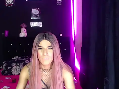 Snapshot of madame_kitty chatting on 07-16-26, 04:07 madame kitty online show from 07-16-26, 04:07