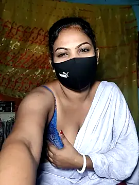 Snapshot of Mis-maya chatting on 07-17-26, 06:13 Mis-maya online show from 07-17-26, 06:13