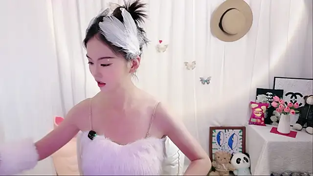 Snapshot of Ella-008 chatting on 06-15-26, 05:31 Ella-008 online show from 06-15-26, 05:31