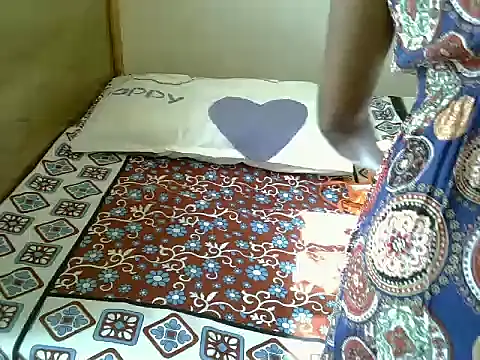 Snapshot of Trixiepixy chatting on 06-09-26, 12:17 Trixiepixy online show from 06-09-26, 12:17