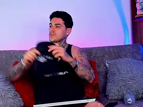 Snapshot of Austin_Rayne chatting on 07-17-26, 04:08 Austin Rayne online show from 07-17-26, 04:08
