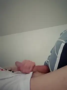 Snapshot of luke_16a chatting on 06-20-26, 04:43 luke 16a online show from 06-20-26, 04:43
