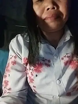 Snapshot of Vitamins-e chatting on 07-15-26, 01:11 Vitamins-e online show from 07-15-26, 01:11