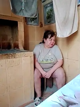 Snapshot of oksana72 chatting on 04-29-26, 07:34 oksana72 online show from 04-29-26, 07:34