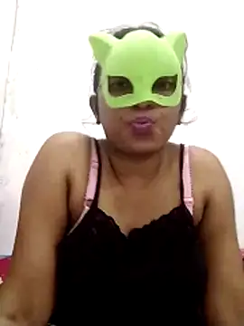 Snapshot of sldoni chatting on 06-12-26, 02:16 sldoni online show from 06-12-26, 02:16