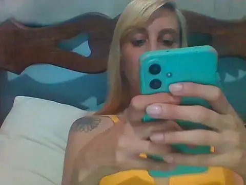 Snapshot of angelsexhot69 chatting on 06-10-26, 09:35 angelsexhot69 online show from 06-10-26, 09:35