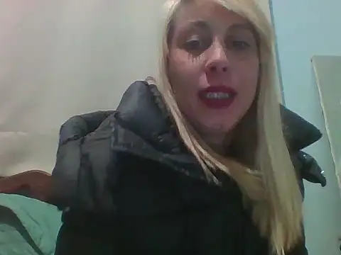 Snapshot of angelsexhot69 chatting on 06-17-26, 11:27 angelsexhot69 online show from 06-17-26, 11:27