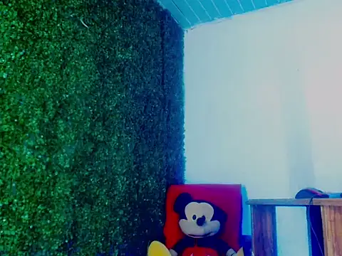 Snapshot of Vanesexygirl chatting on 07-15-26, 11:21 Vanesexygirl online show from 07-15-26, 11:21