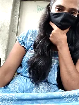 Snapshot of Tanvi-j chatting on 07-10-26, 05:01 Tanvi-j online show from 07-10-26, 05:01
