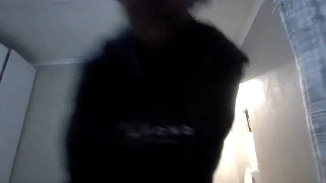 Snapshot of Lavendaxx chatting on 06-21-26, 01:52 Lavendaxx online show from 06-21-26, 01:52