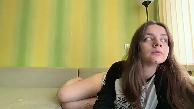 Selanara online show from 06-18-26, 11:36